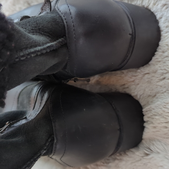 UGG Black Leather Wool Lined Edgy Moto Neutral Snow Winter Boots Womens Size 8 - Picture 4 of 10